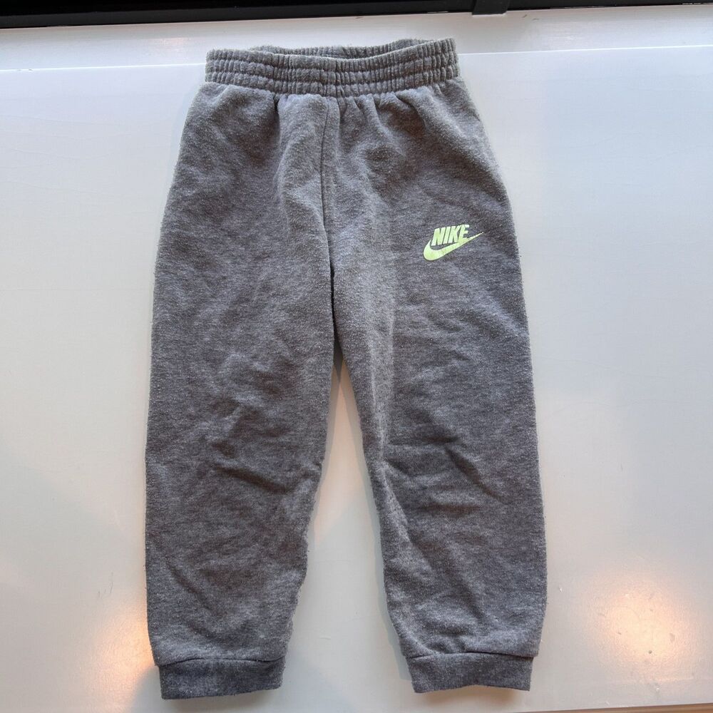 Toddler Boy Nike Set Size 24M (Black long sleeve Nike shirt & Gray Nike pants)